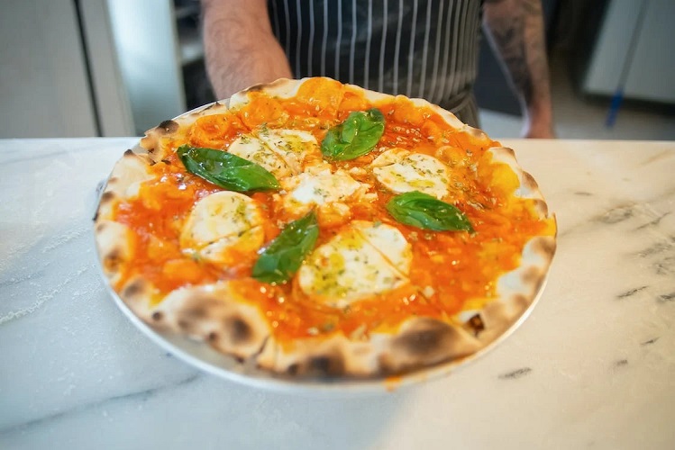 Pizza Margherita: The  Delight Taking the Internet by Storm!